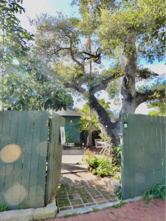 patioentrancefromdriveway 1
