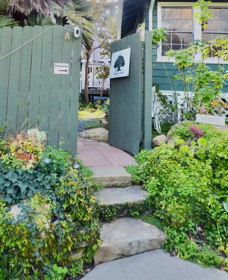 sideentrancefromdriveway 1